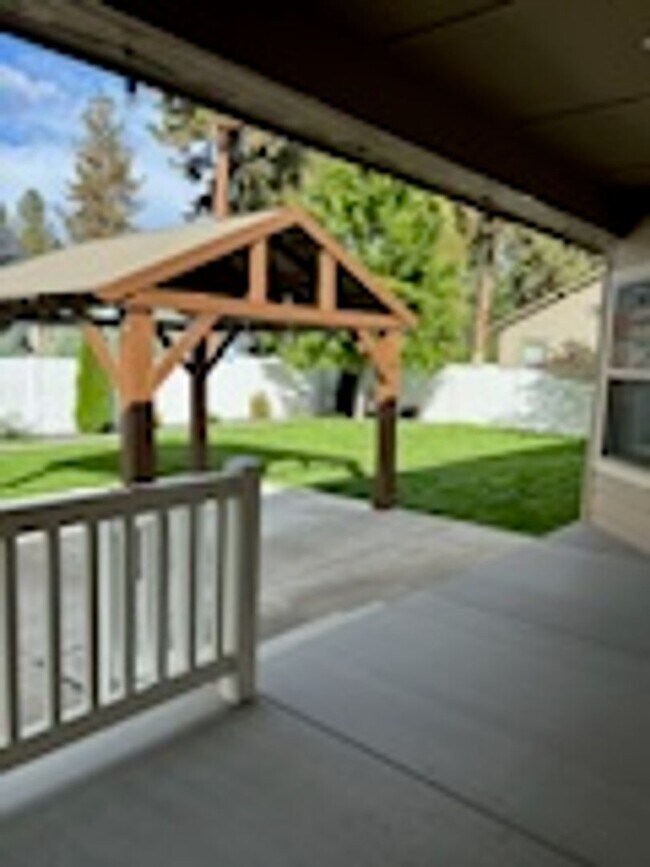 Foto del edificio - 1485 Chestnut Wy