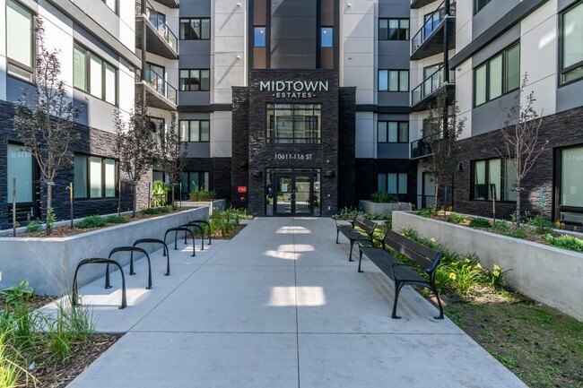 Photo du bâtiment - Midtown Estates Apartments