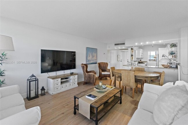 Building Photo - 100 Lincoln Rd