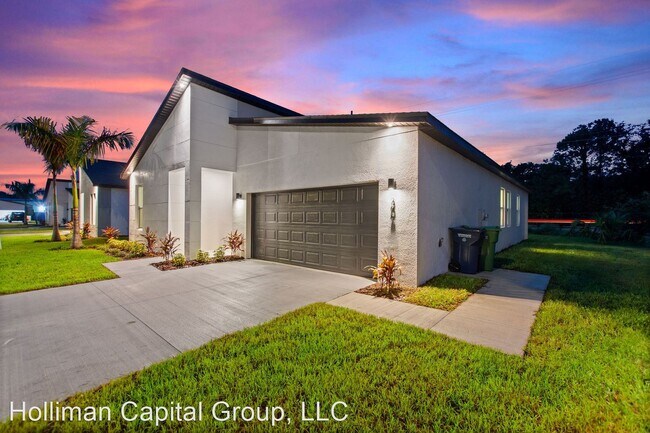 Building Photo - 4 br, 2 bath House - 306 Royal Palm Way