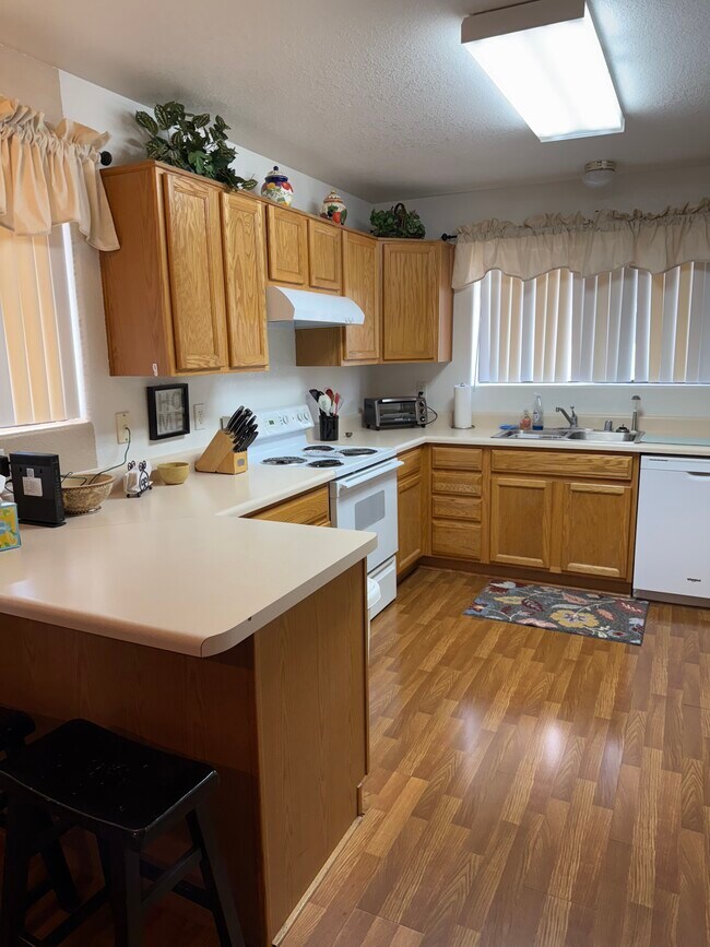 Kitchen - 1730 Via Riata
