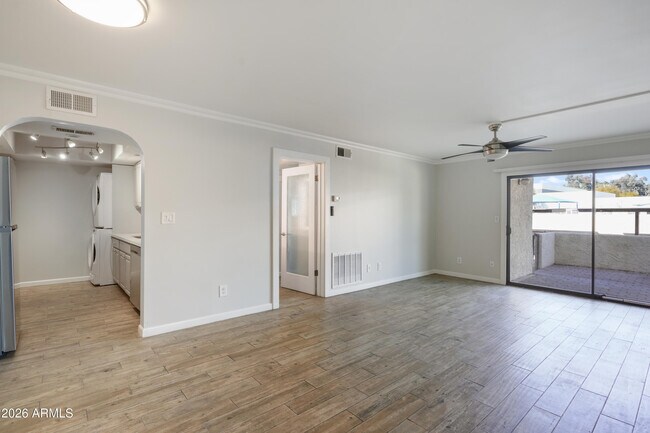 Foto del edificio - 10444 N 69th St