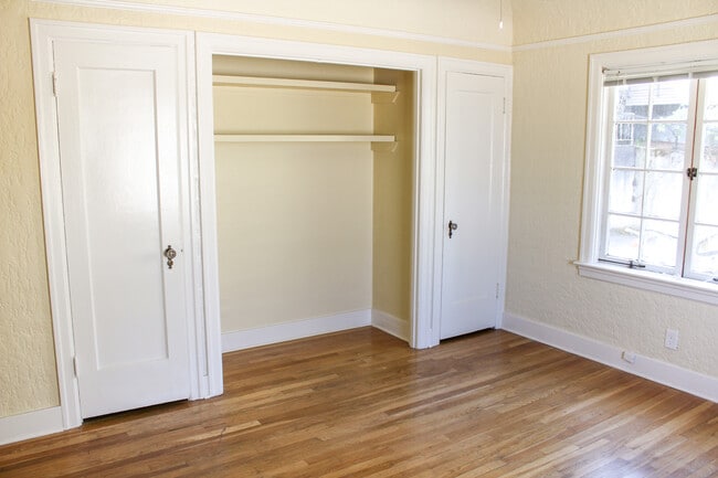 CLOSET - Charmain Apartments