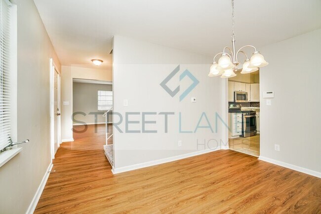 Building Photo - REDUCED!