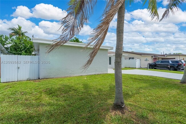 Foto del edificio - 11911 NW 32nd St