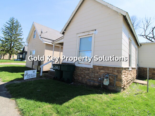 Foto del edificio - MUNCIE Cozy 2 BR 1 BA House with Main-Level Laundry (NO SECTION 8)