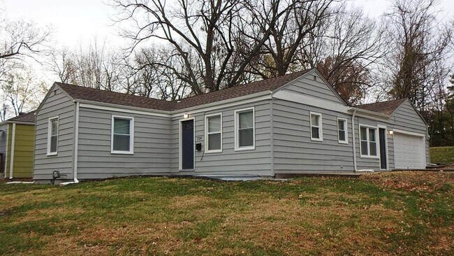 Building Photo - 724 N Willis Ave