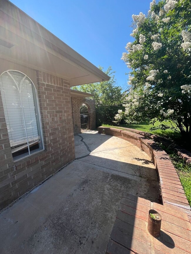 Building Photo - 2 Bedroom Duplex NW OKC