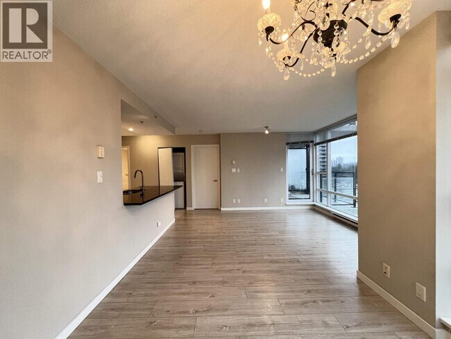 Building Photo - 555 Delestre Ave