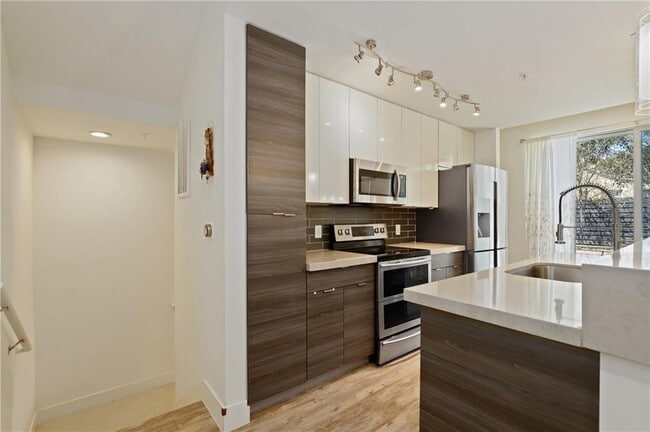 Foto del edificio - 604 N Bluff Dr