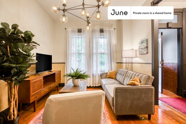 Foto del edificio - Room in Shared 4 bed/2 bath home in Columbia Heights