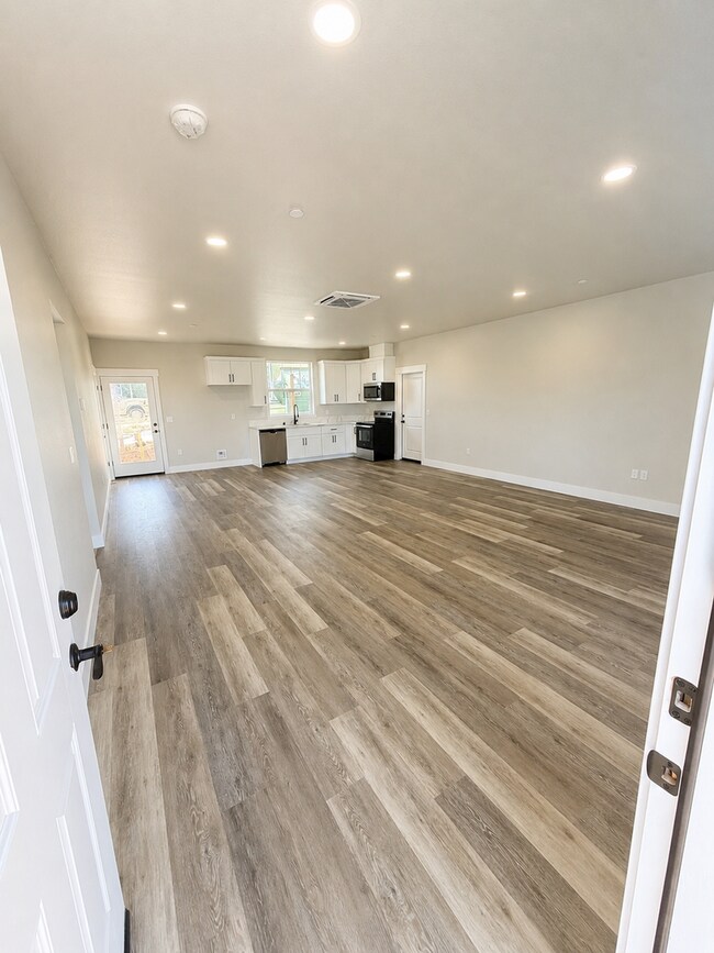 Building Photo - 5581-5581 Linrich Ln