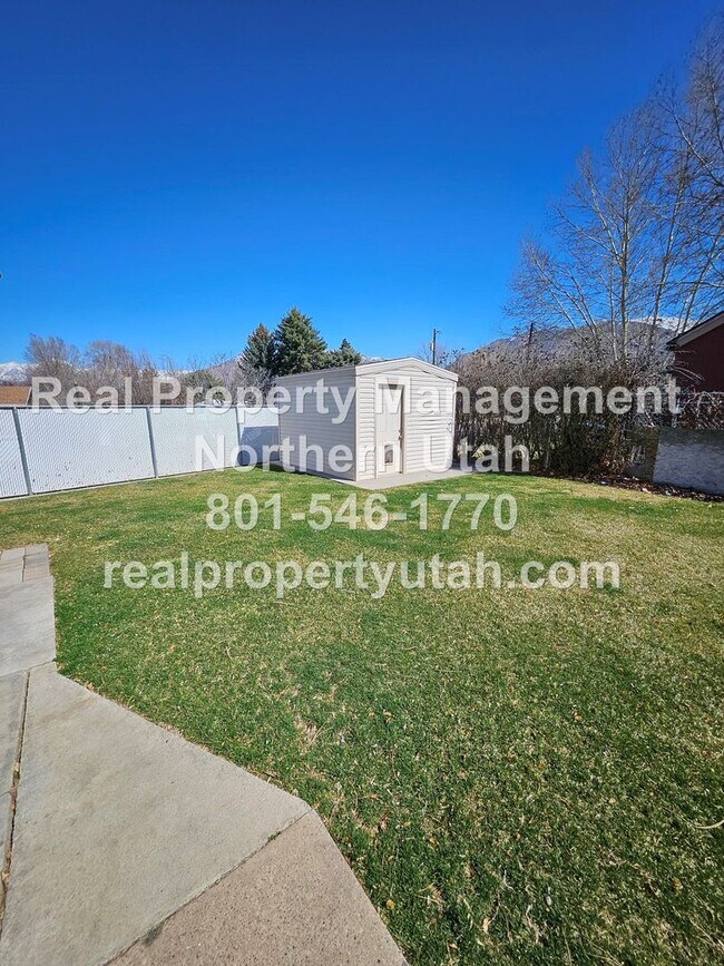 Foto del edificio - 3 Bedroom 2 Bath Ogden Duplex Coming Soon!