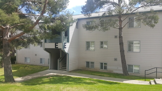 Building Photo - 921 SE Klemgard St