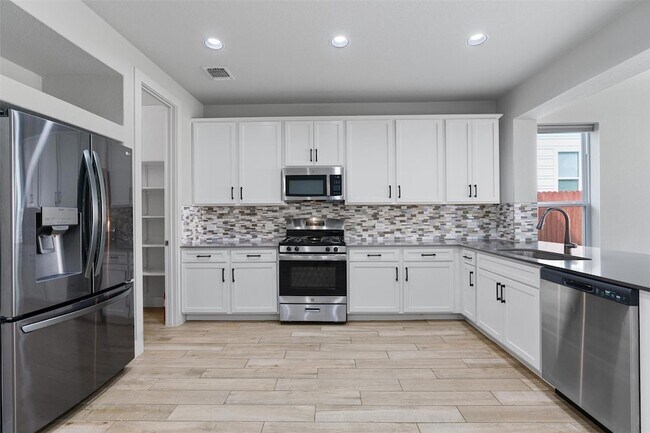 Foto del edificio - 11217 Charger Wy