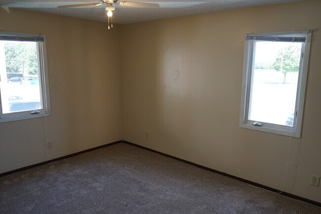 Building Photo - 2206 Rainbow Ave