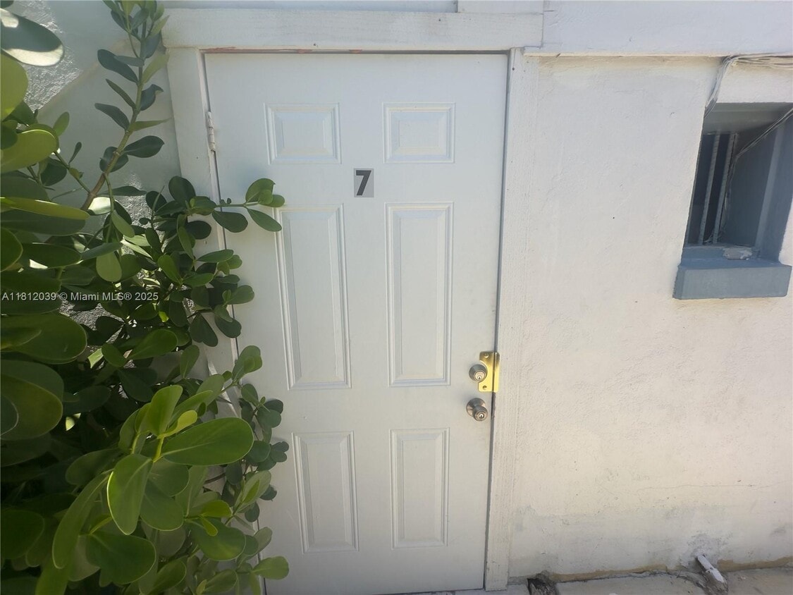 Primary Photo - 225 NE 56th St