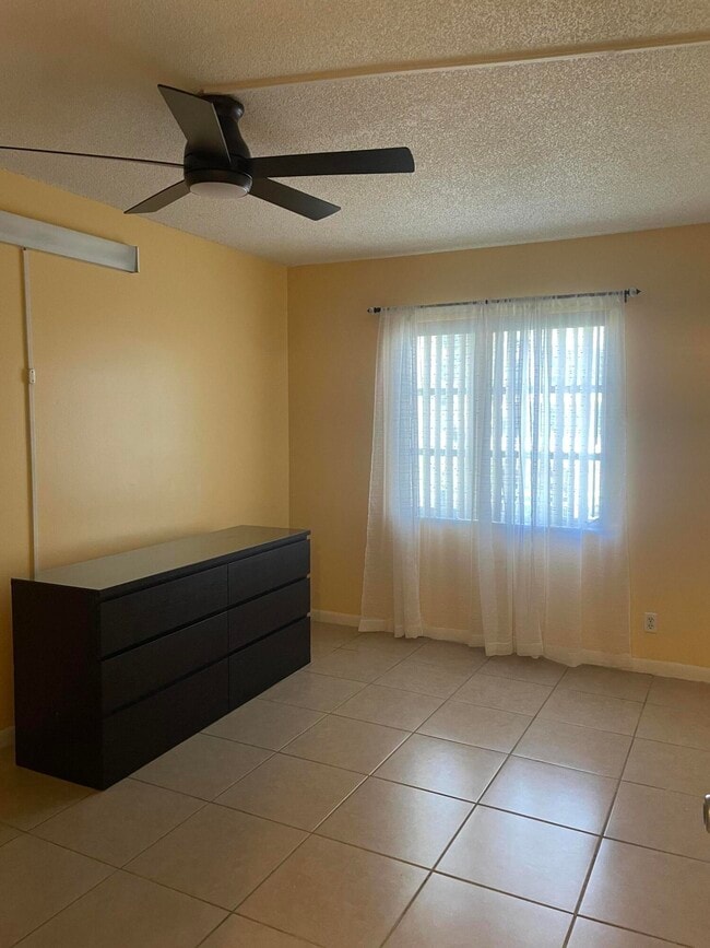 Foto del edificio - 632 NW 13th St