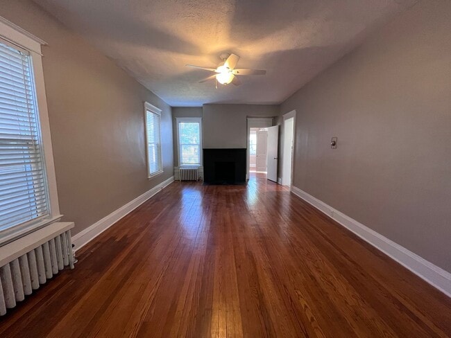 Building Photo - 641 Parkwood St NE