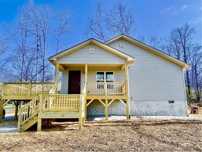 Building Photo - 220 Merriman Rd