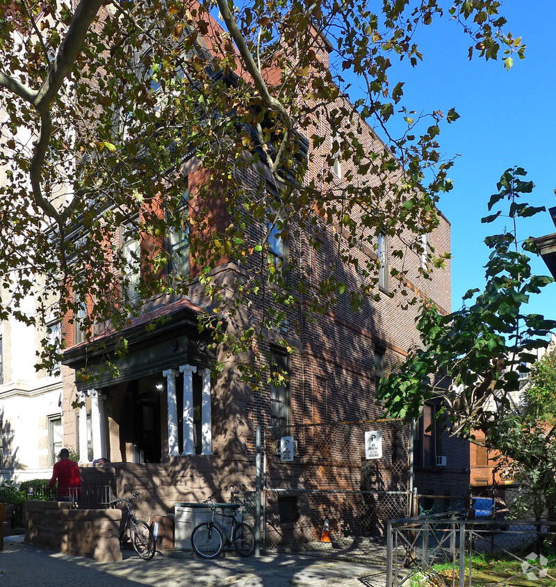 Building Photo - 669 Saint Marks Ave