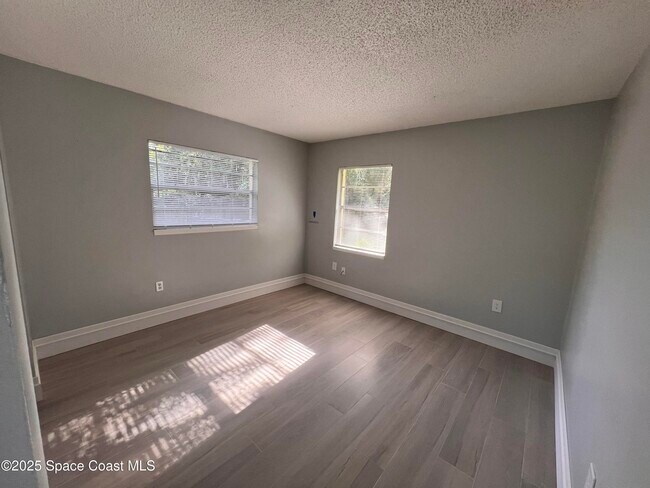 Foto del edificio - 127 West Ct