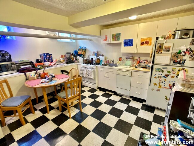 Building Photo - 476 Jamaicaway