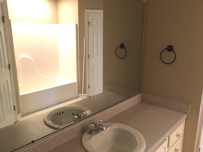Foto del edificio - Half off first month rent move in special!!
