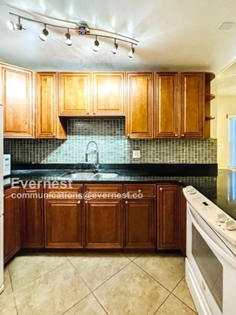 Building Photo - 1000 S Semoran Blvd