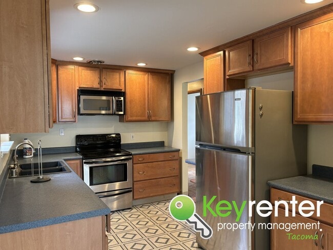 Building Photo - Extraordinary 3Bed/1Bath Home with Solar P...