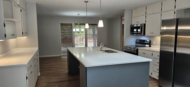 Foto del edificio - 1485 W Sunset Pl