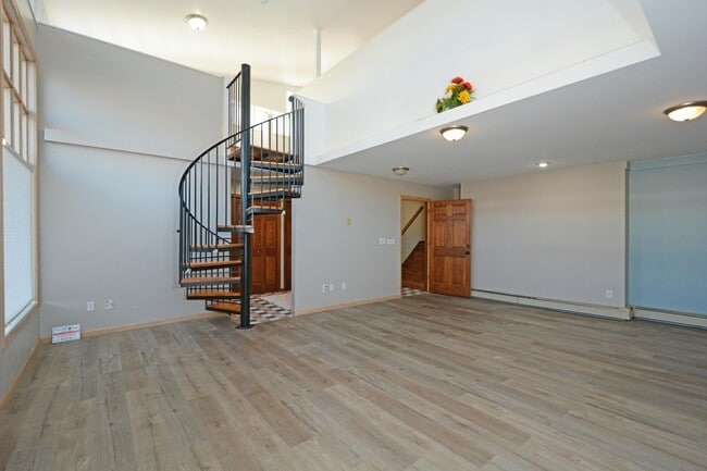 Foto del edificio - 814 Grand Ave