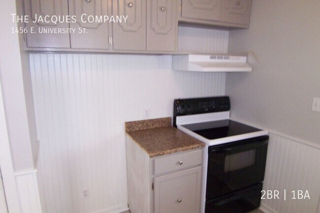 Building Photo - Very Nice 2 Bedroom In Great Neighborhood