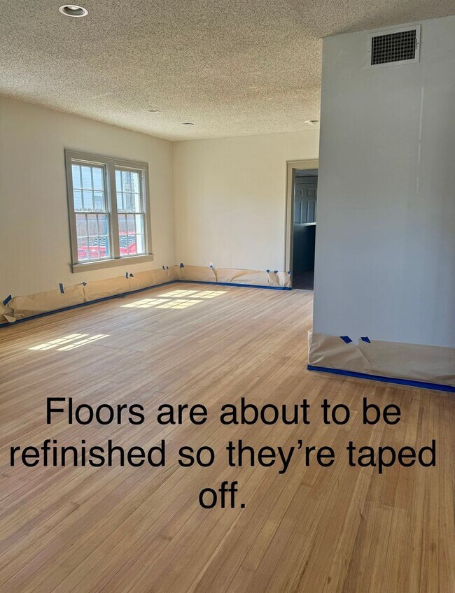 Foto del edificio - Wow! Updated, Spacious 2/1 with All Applia...