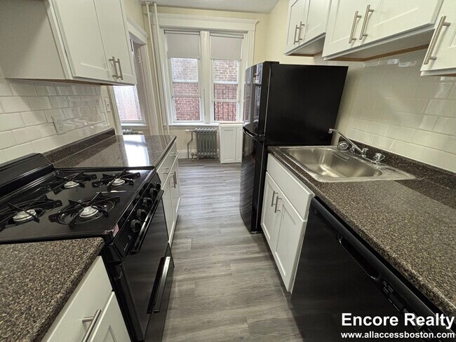 Building Photo - 462 Park Dr