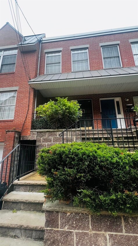 Foto principal - 20 Manning Ave