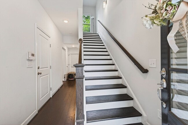 Building Photo - Stunning & Spacious Downtown Kennesaw Townhome 3 Bed 3.5 Bath w/2 Car Garage!