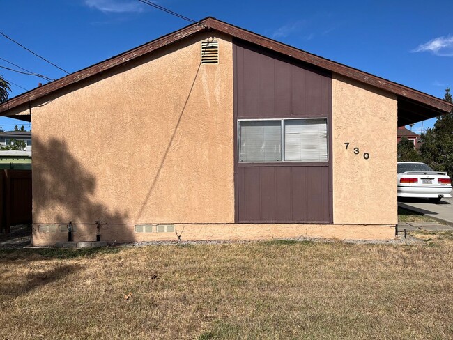 Building Photo - High, 730A-D