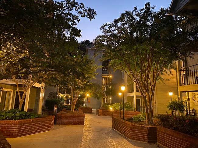 Foto del edificio - 635 Granville Ct