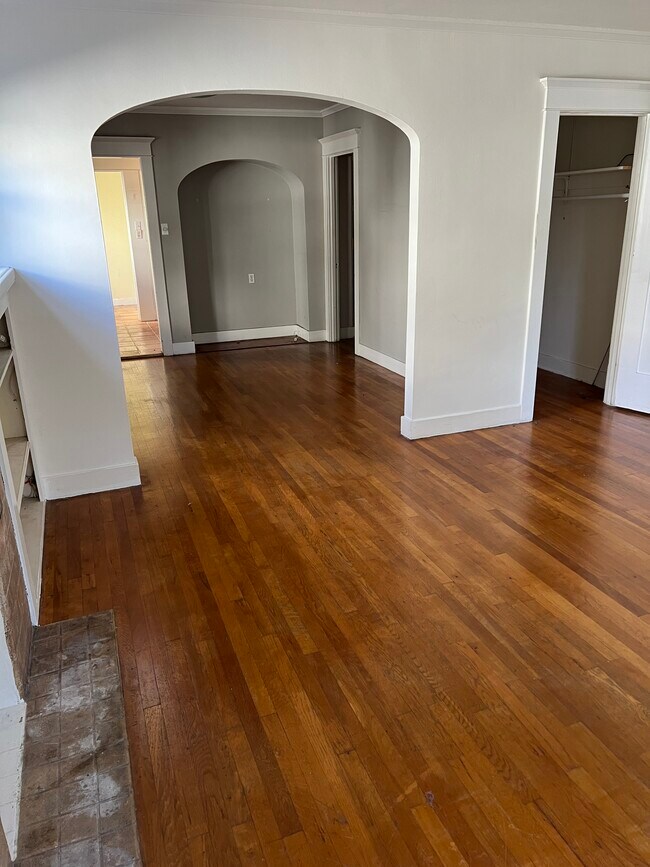 Foto del edificio - 844 N Cherokee Ave