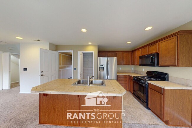 Foto del edificio - Spacious 4-Bedroom, 2.5-Bath Home with Open Layout in Lacey!