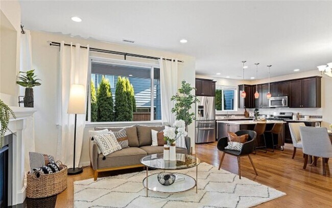 Foto del edificio - Beautiful East facing Home at King's corner with 4 Bed and 2.5 bath