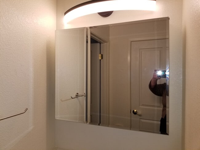 Building Photo - Sumaya Condo 2 Bed/2 bath with Fireplace. ...