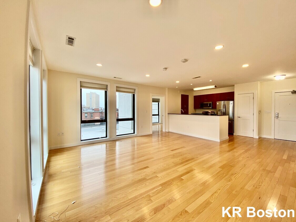 Primary Photo - 11 Buswell St