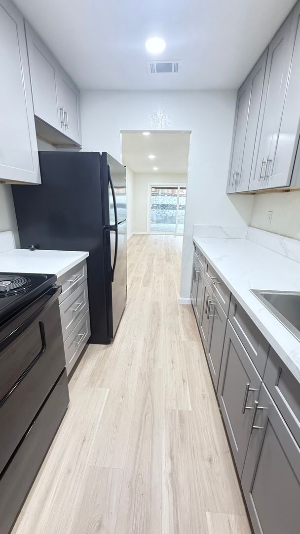 Building Photo - 2 Bedroom 1 Bath Duplex in Antioch