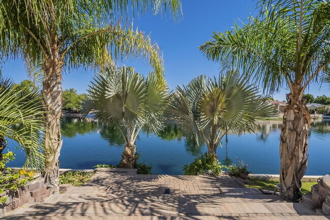 Foto del edificio - Luxury Waterfront Home in Ocotillo – Avail...