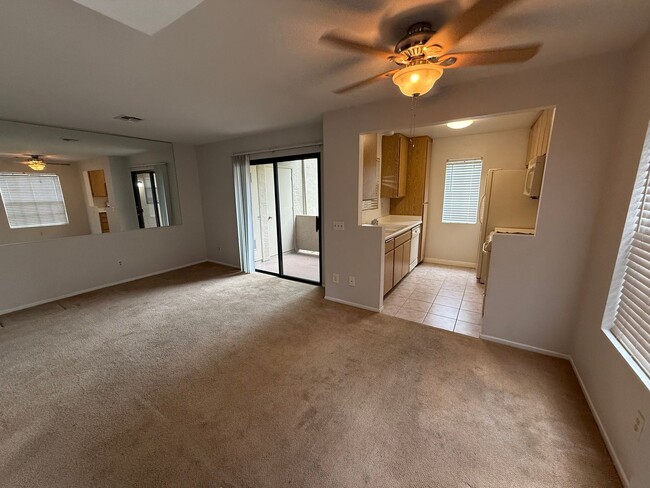 Foto del edificio - 1 Bed, 1 Bath Condo - Fireplace + Private ...