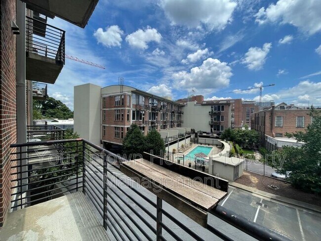 Building Photo - 640 Glen Iris Dr NE