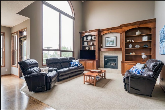 Building Photo - 35 Tremblant Pt SW