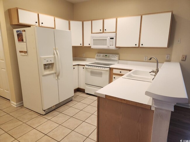 Building Photo - 33 Golf View Ct